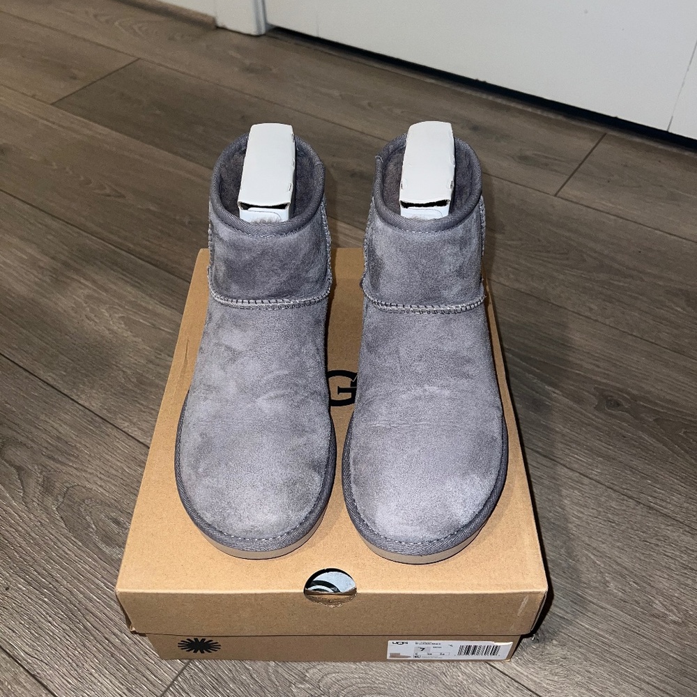 NEW Ugg Classic Mini Boots